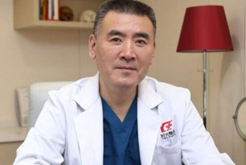何晋龙.jpg