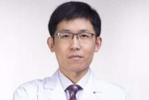 蔡震.jpg