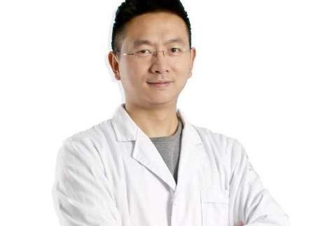 傅荣医生.jpg